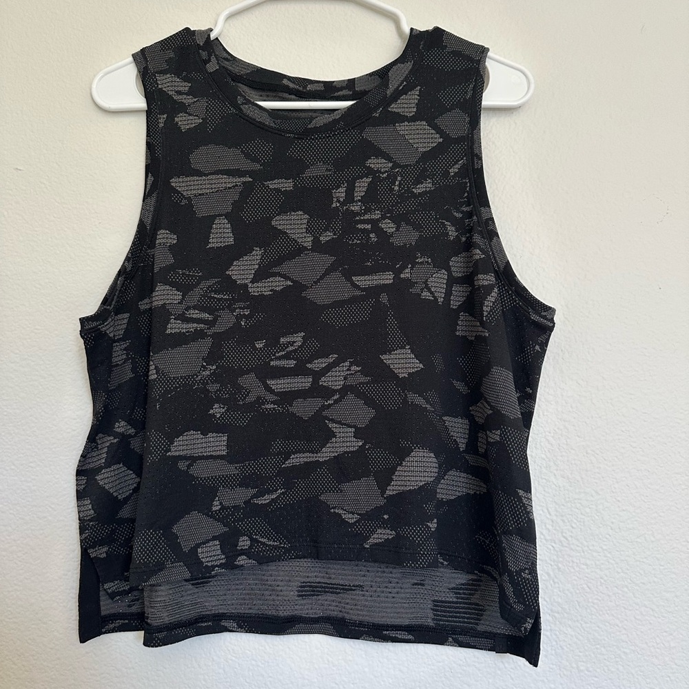 Lululemon- Black Camouflage training top, size 6-10 - Picture 10 of 10